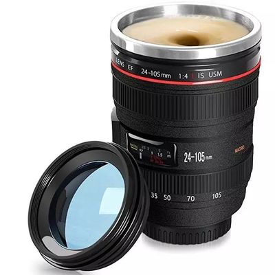Изолированный Tumbler 24-105 Камера объектив Кофейная кружка с вместимостью 401-500 мл и печать логотипа