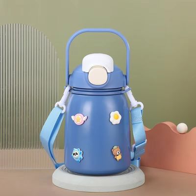 Дизайн мультфильмов 800 мл Большая кубка для живота Изоляция для детей Милые вакуумные бутылки Термос со соломой