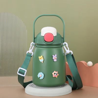 Дизайн мультфильмов 800 мл Большая кубка для живота Изоляция для детей Милые вакуумные бутылки Термос со соломой