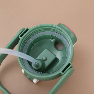 Дизайн мультфильмов 800 мл Большая кубка для живота Изоляция для детей Милые вакуумные бутылки Термос со соломой