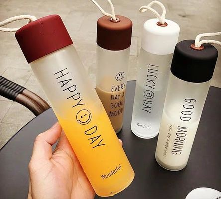 Стеклянная бутылка с водой на 400 мл для пеших прогулок и активных занятий на открытом воздухе