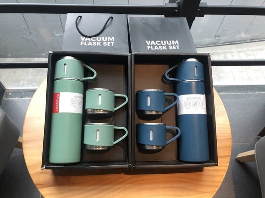 Изолированные бутылки с водой с 2 чашками Custom Logo Нержавеющая сталь путешественный кружка подарочный набор