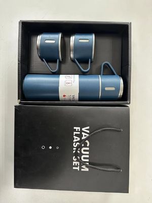 Двойная стена вакуумная бутылка набор с двумя чашками Аква бутылка и преимущество подарочной коробки