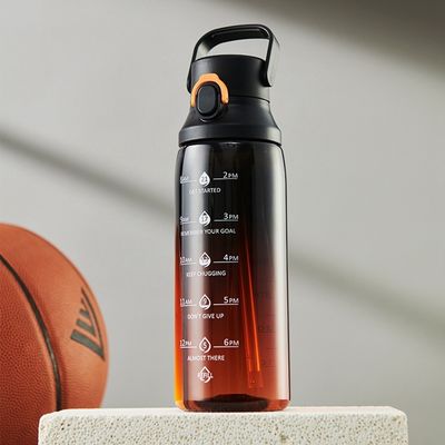 Бутылка с большим объемом воды с рукояткой и соломой для наружных видов спорта 750 мл
