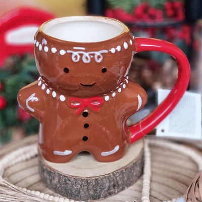 МУГЫ Питьевая посуда тип 10OZ Керамическая рождественская кофейная кружка с милым дизайном имбирного хлеба