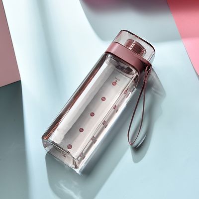 Портативная свободная от BPA квадратная пластиковая бутылка с водой 500 мл/700 мл вместимость
