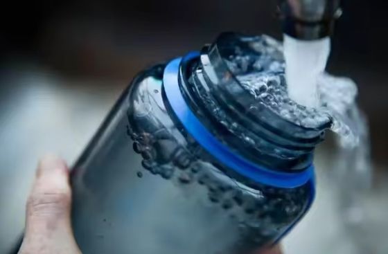 Унисекс 1000 мл Большой объем воды чашки Масштаб водонепроницаемая чашка с PS пластмассовый материал