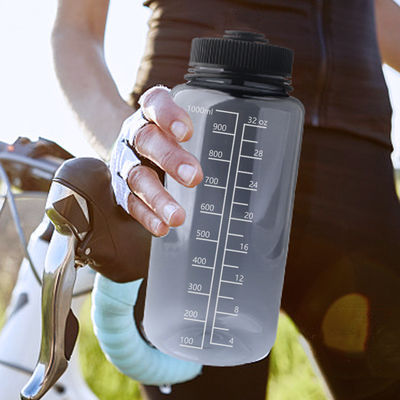 1000 мл свободный от Bpa пластиковый прозрачный жидкий бутылка с весом для спорта на открытом воздухе