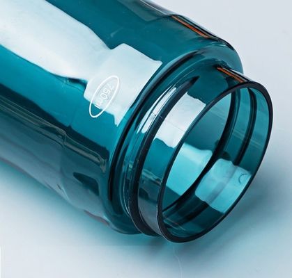 Ощутите удобство нашей многоразовой пластиковой спортивной бутылки с соломой