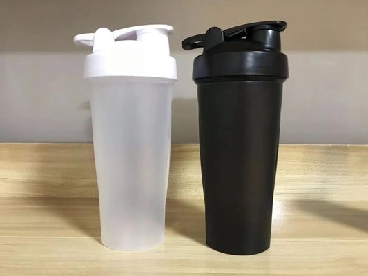 В наличии 700 мл Черные напитки Пластиковые бутылки Фитнес Bpa Бесплатный индивидуальный стройный простой тренажерный зал протеиновый шейкер бутылка тренажерный зал чашки с логотипом