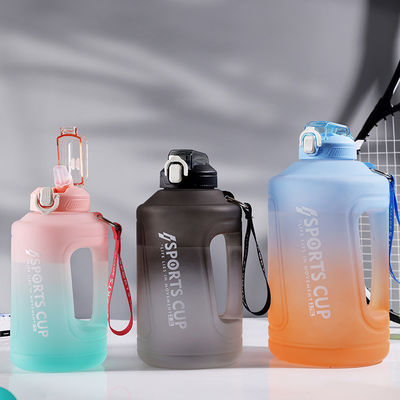 Устойчивая большая емкость 2300 ML 3800 ML спортивная бутылка с скриншотом с дизайном
