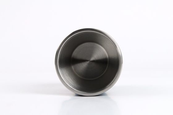 Изолированный Tumbler 24-105 Камера объектив Кофейная кружка с вместимостью 401-500 мл и печать логотипа