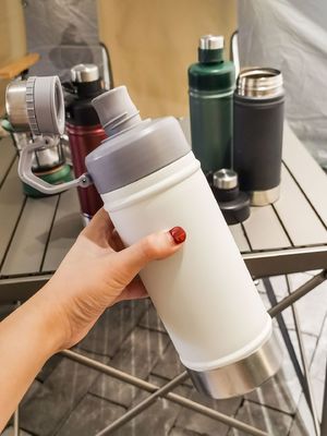 Желтая изолированная нержавеющая сталь спортивная бутылка с водой без BPA вакуумная бутылка 18 унций 25 унций бутылки с водой