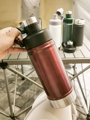 Желтая изолированная нержавеющая сталь спортивная бутылка с водой без BPA вакуумная бутылка 18 унций 25 унций бутылки с водой